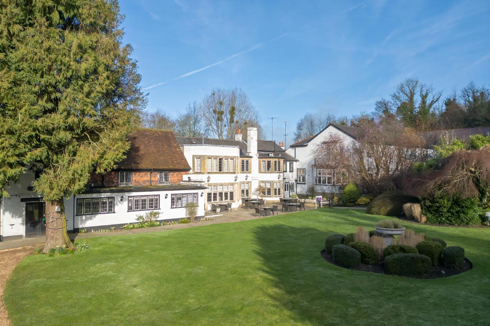 Mercure Box Hill Burford Bridge Hotel Dorking Exterior photo