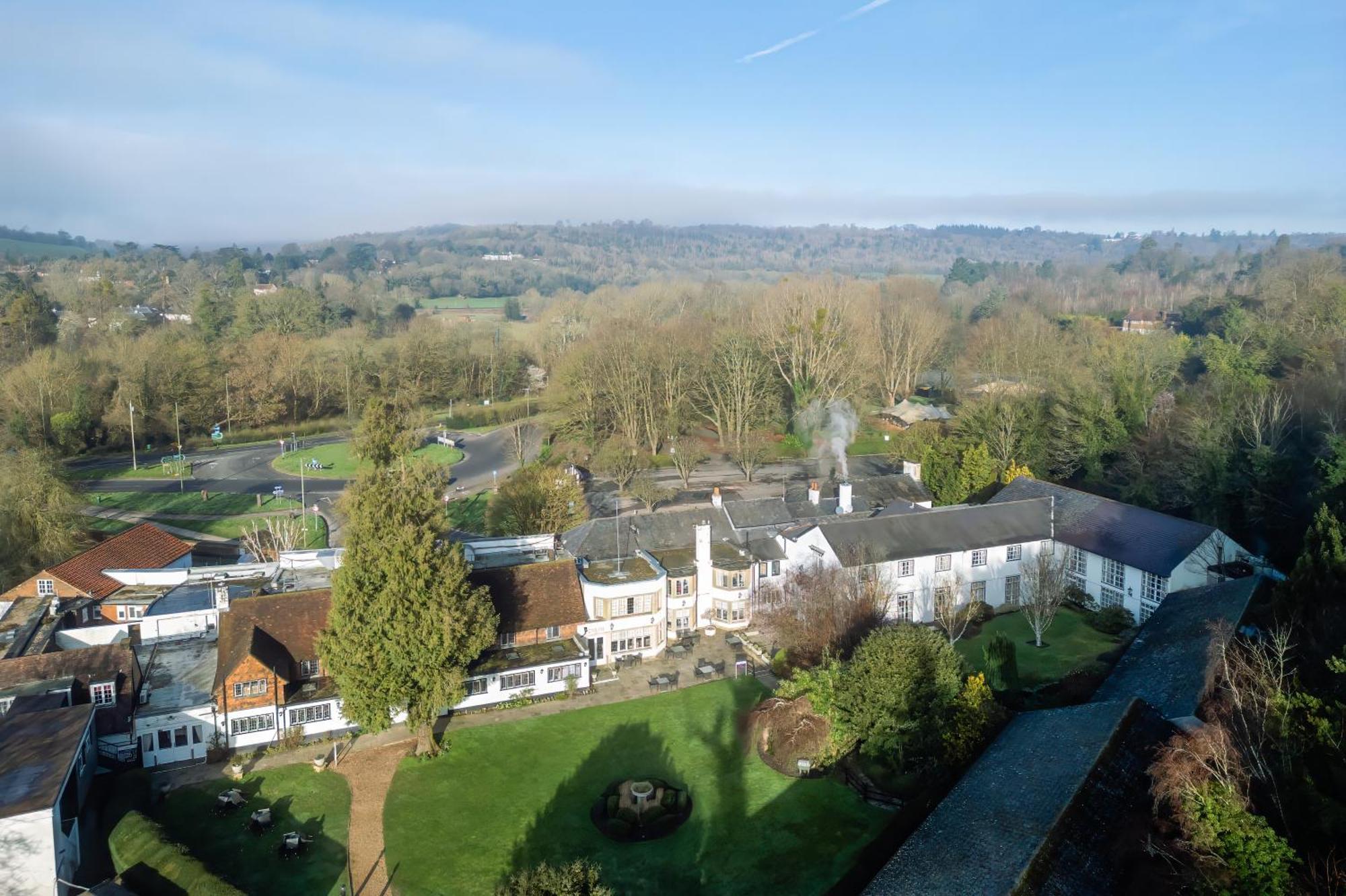 Mercure Box Hill Burford Bridge Hotel Dorking Exterior photo